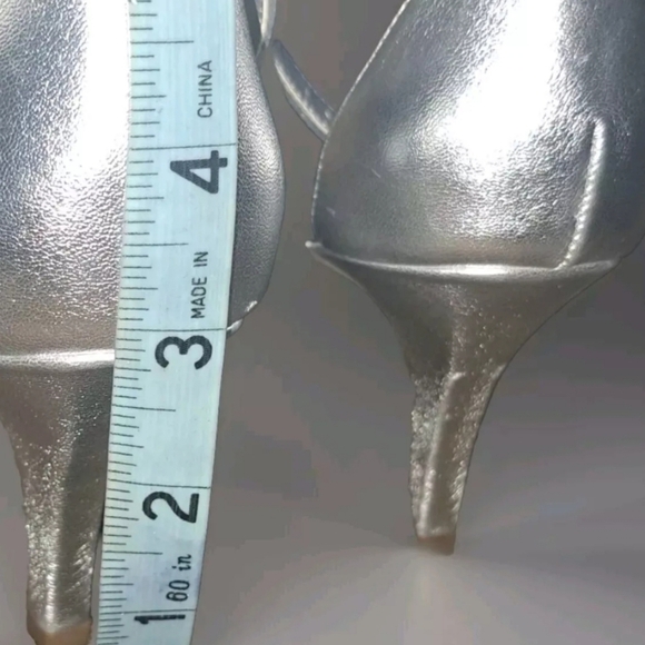 Bandolino Madia Silver Heels Size 6.5M Ankle Strap Metallic Grey Pumps SB5#17 - Picture 5 of 8